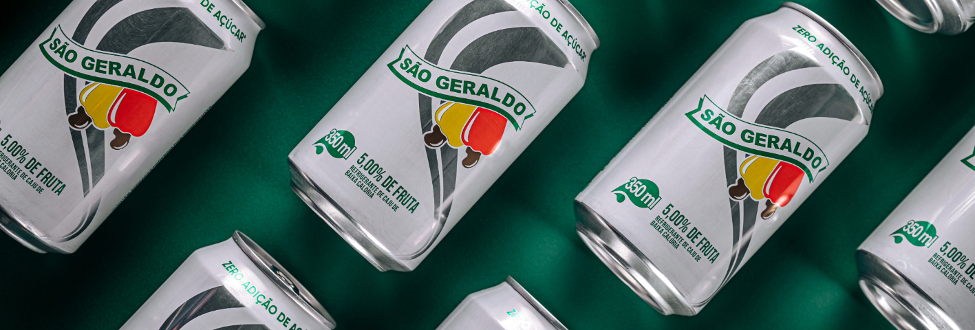 São Geraldo lança oficialmente refrigerante de caju zero adição de açúcar. Reduzido em calorias, o refrigerante de caju já está disponível para os consumidores
